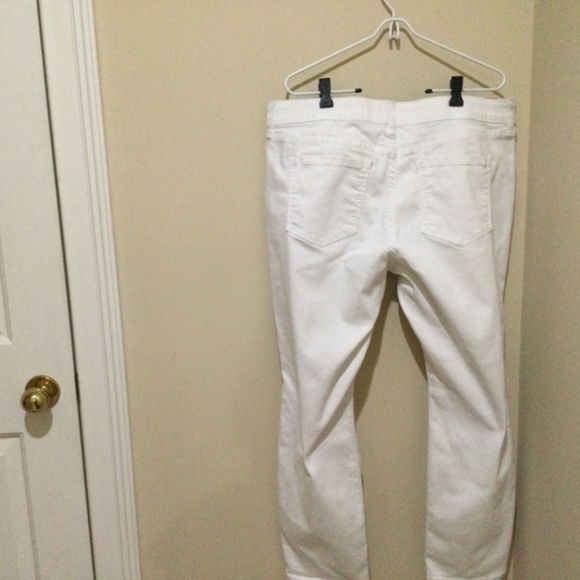 White Denim Jeans. Size 18 P. Classic Fit - Picture 2 of 2